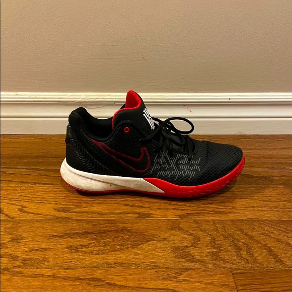 Mens Kyrie Shoes - Picture 3 of 5